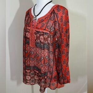 Hope & Harlow sz lg boho, top, tunic in a lightweight fabric with a lace panel